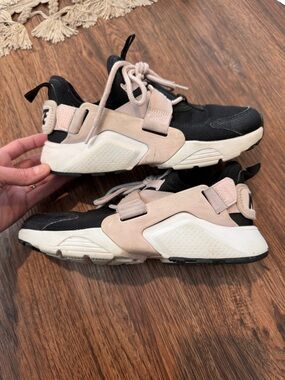 Nike Air Huarache City Low sneakers- 6.5w